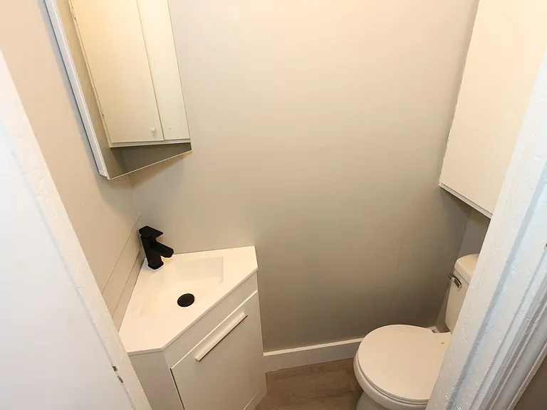 904 E Clinton St — Photo 22
