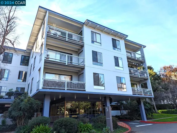 5 Commodore Dr #B202, Emeryville, CA 94608