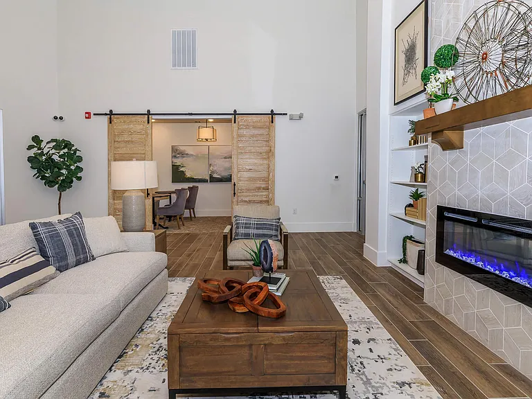 Luxia Rockwall Downes — Photo 6