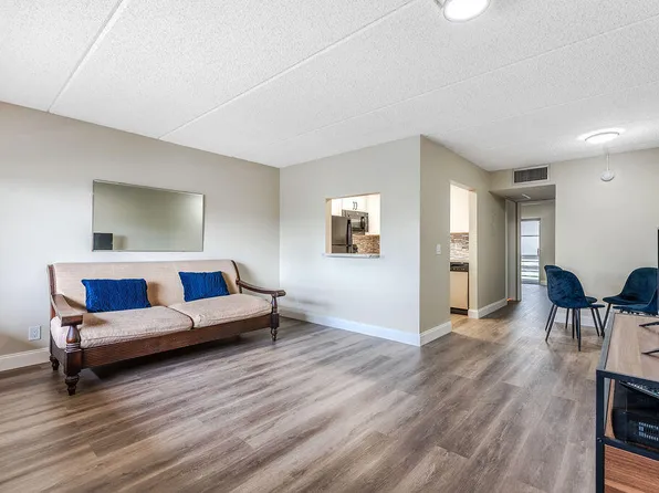 500 Village Green Cir W 205, Palm Springs, FL 33461