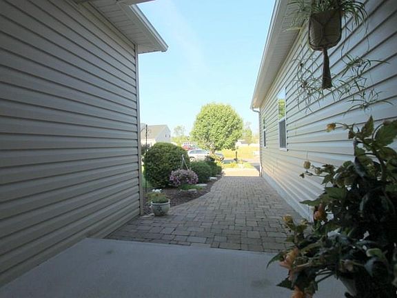 4th image of 8702 Lavender Ln