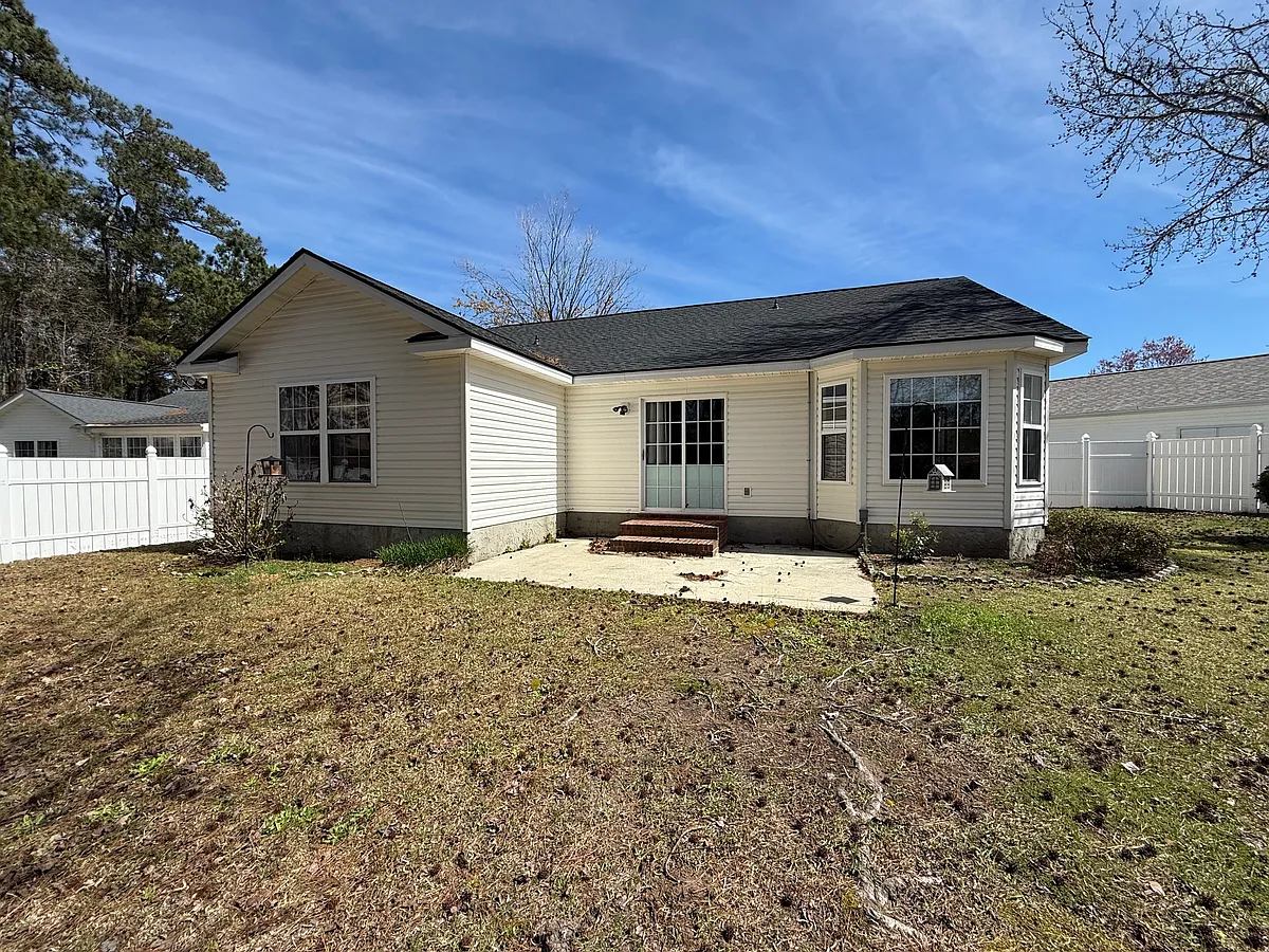 Building Photo - 9649 Sullivan Dr