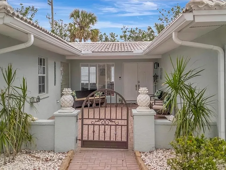 567 Venice Ln — Photo 9