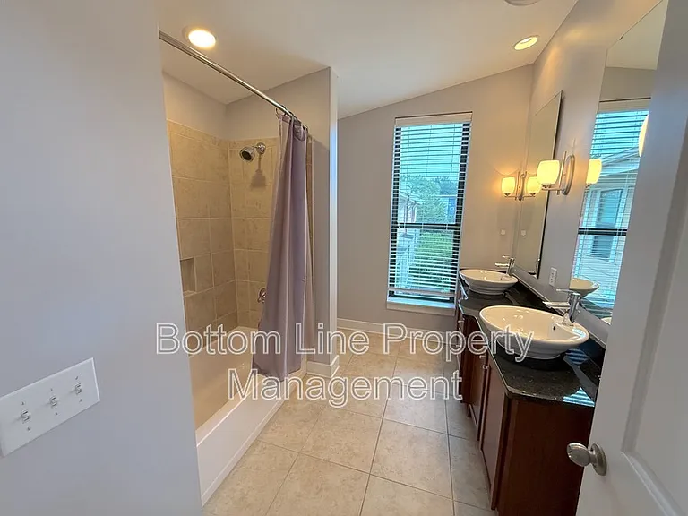904 Warren Burgess Ln — Photo 18