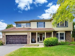 320 Yorkshire Dr, Mundelein, IL 60060