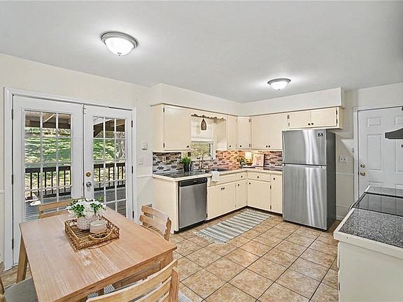 4th image of 5816 Oxford Ave