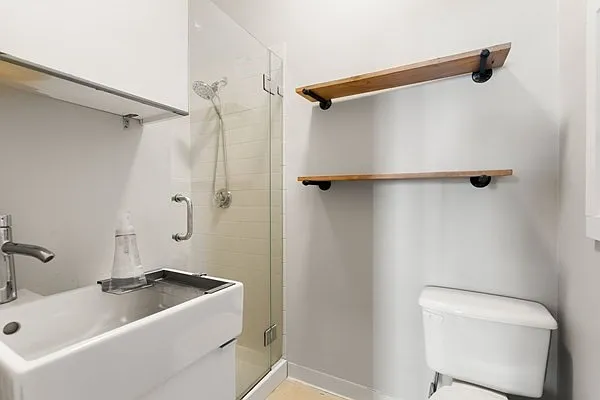 673 E 8th St #1 — Photo 8