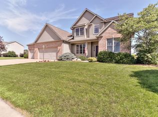 1404 Nottingham Dr, Saint Joseph, IL 61873