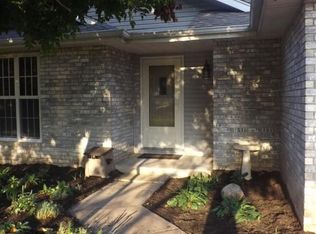 302 Hillcrest Ave, Nixa, MO 65714