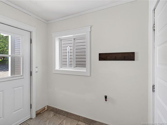 3rd image of 17 Minto St