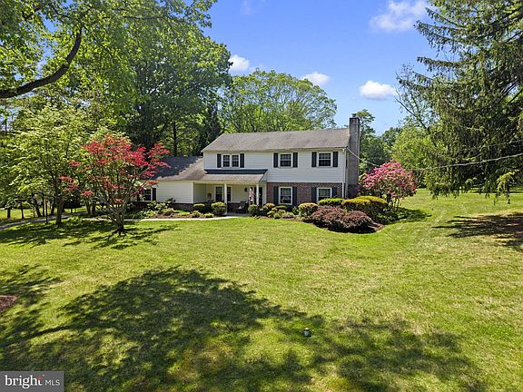 2nd image of 420 Willowgate Ln