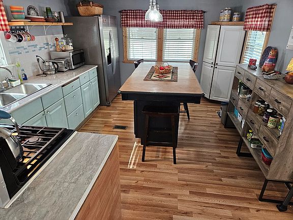 3rd image of 3610 Highlands Rd #48