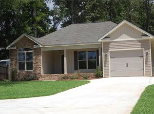 512 Leisure Lake Dr, Warner Robins, GA 31088