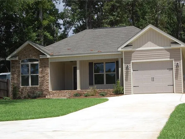 512 Leisure Lake Dr, Warner Robins, GA 31088