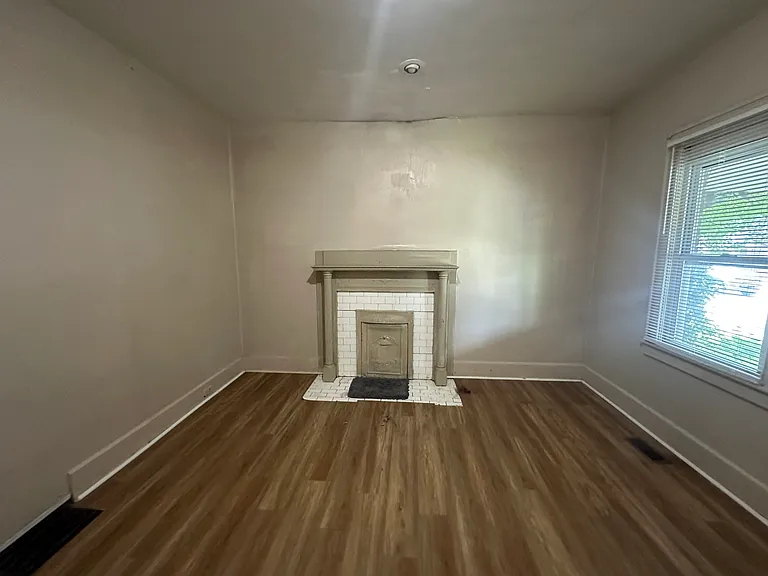 414 Kentucky Ct — Photo 6