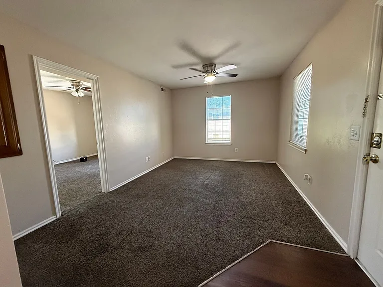 2021 NW 25th St #15 — Photo 9