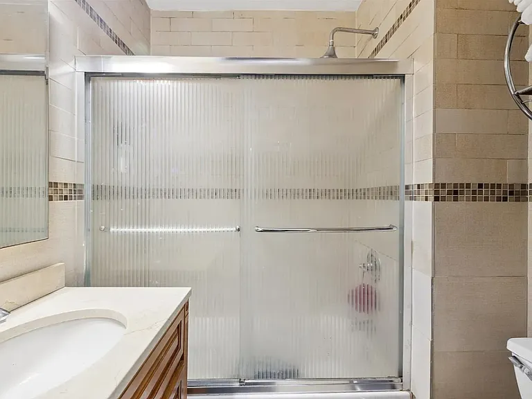 142 W 17th St #5FW — Photo 4