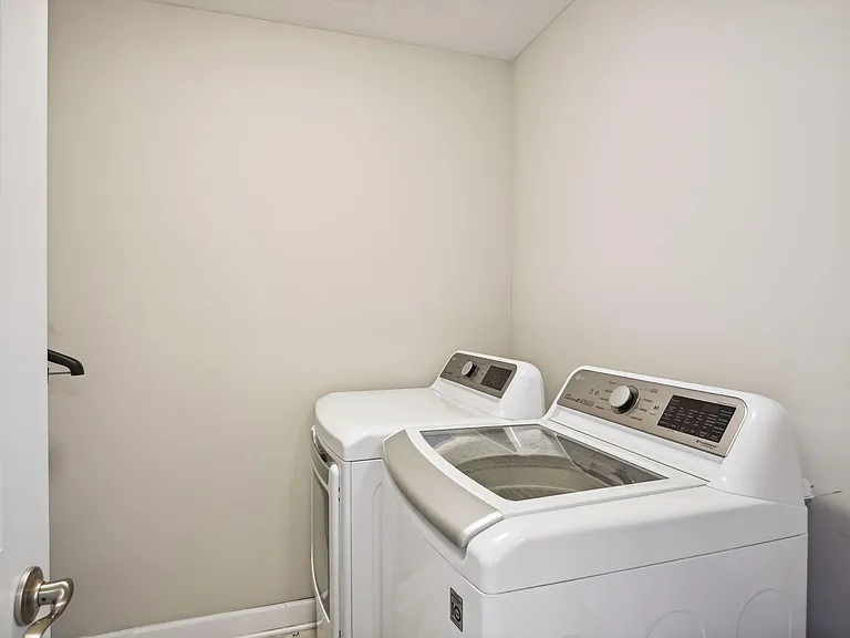 Upper level laundry