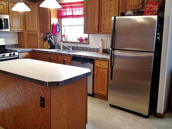 3rd image of 31061 Alder Dr
