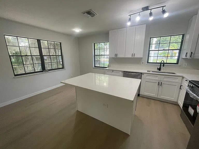 2546 Granada Ave #B — Photo 5