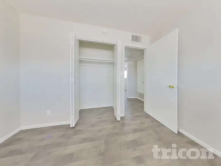 1626 W Pepper Pl — Photo 12
