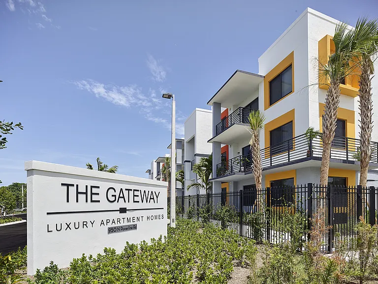 Gateway Luxury Apartments — Photo 36