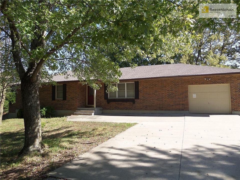 Great curb appeal-spacious ranch