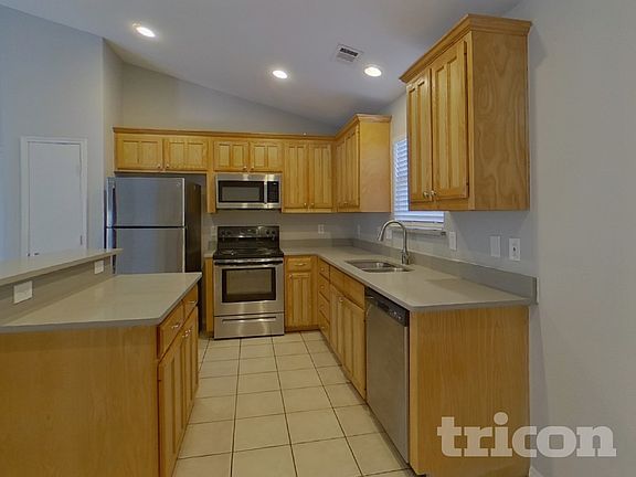5th image of 6540 Geneva Ln