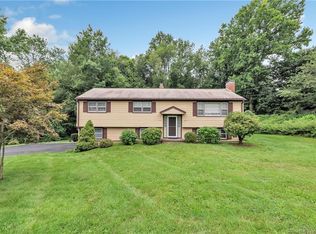 18 Astoria Ln, Shelton, CT 06484