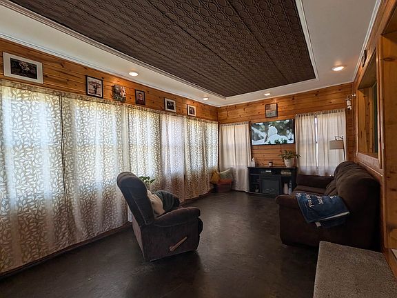 5th image of 48670 Petersburg Ln
