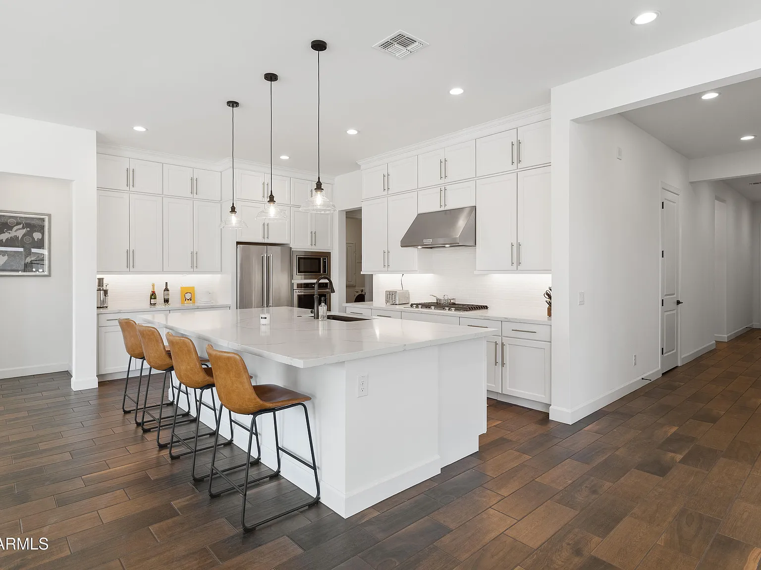 4 bed, 3.0 bath, 2352 sqft, $4,500 — Photo 4