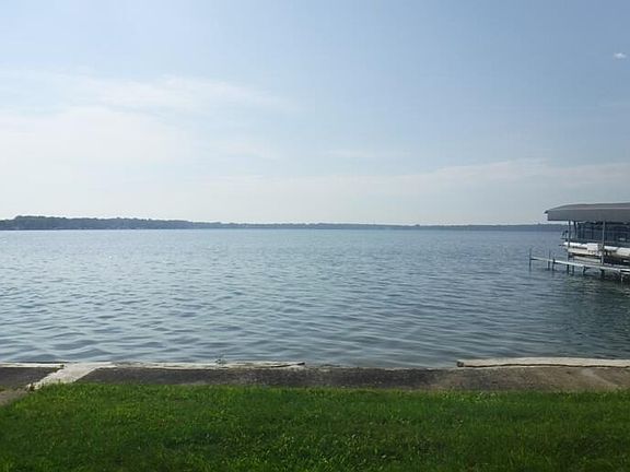 4th image of 2918 E Shore Dr