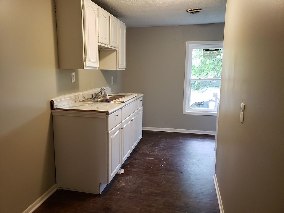 1st image of 556 N Clay St APT 11
