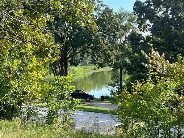 Lakeview Dr, Lake Lafayette, MO 64076