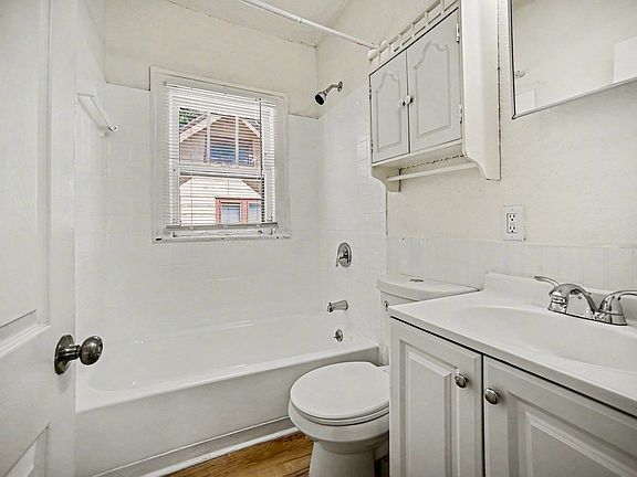 4th image of 6425 S Benton Ave