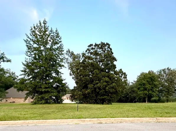 2076 Sloan Lake Dr, Jonesboro, AR 72404