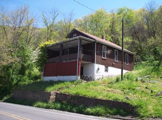 1780 Temple St, Hinton, WV