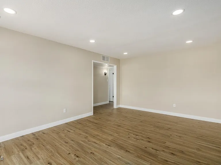 3301 W Pierson St — Photo 11