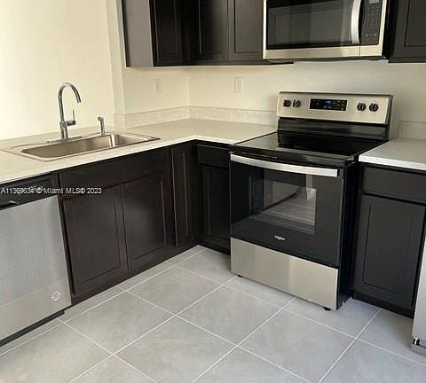 5th image of 492 NE 5th St