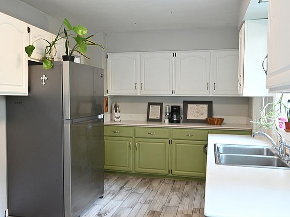 5th image of 134 Church St