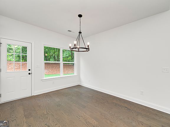 5th image of 151 Bruce Rd