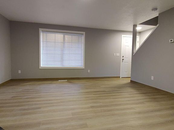 4th image of 4049 SE 80th Ave