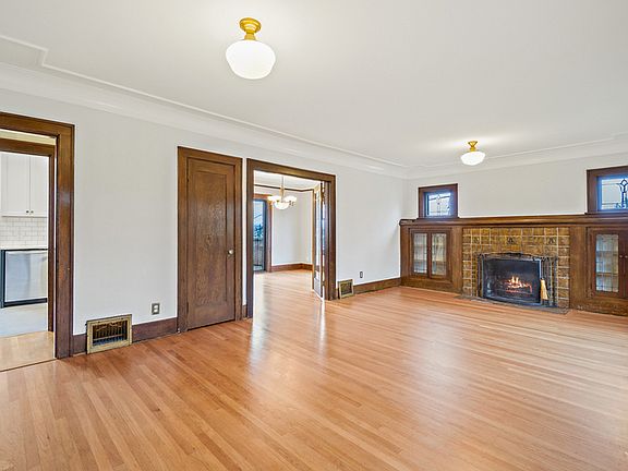 4th image of 6558 Seward Park Ave S