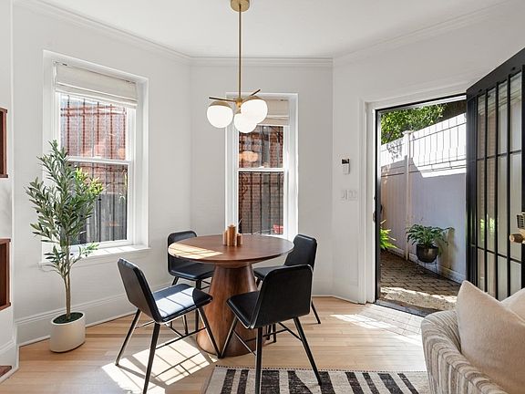3rd image of 76 Marlborough St Penthouse 6