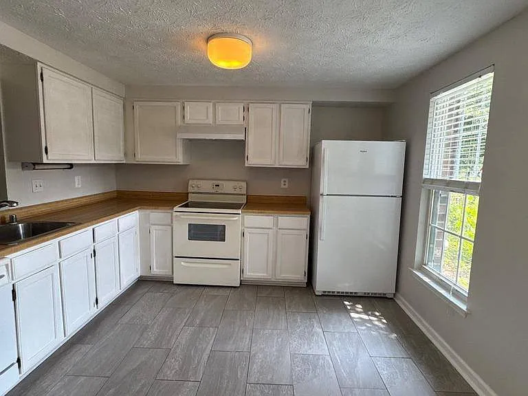 10802 Beech Creek Dr — Photo 3