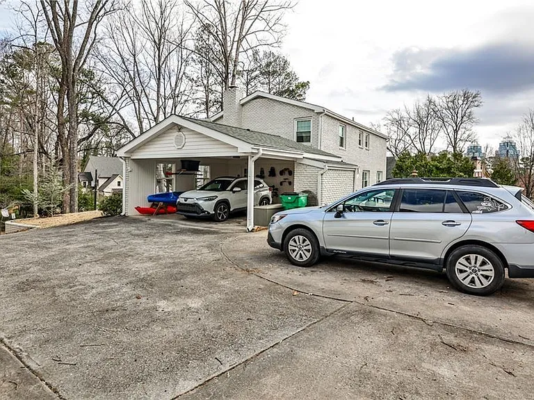 800 Glenairy Dr — Photo 17