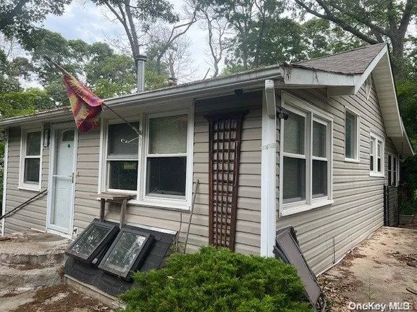 9 Mineola Road, Sound Beach, NY 11789