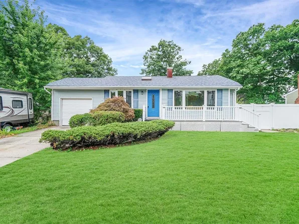22 Norwalk Lane, Selden, NY 11784