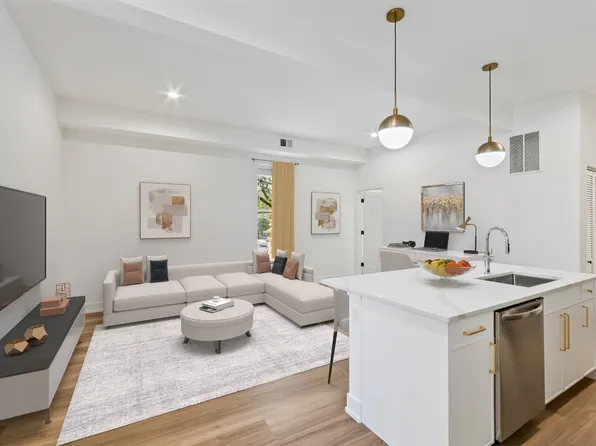 2430 N Lincoln Ave, Chicago, IL