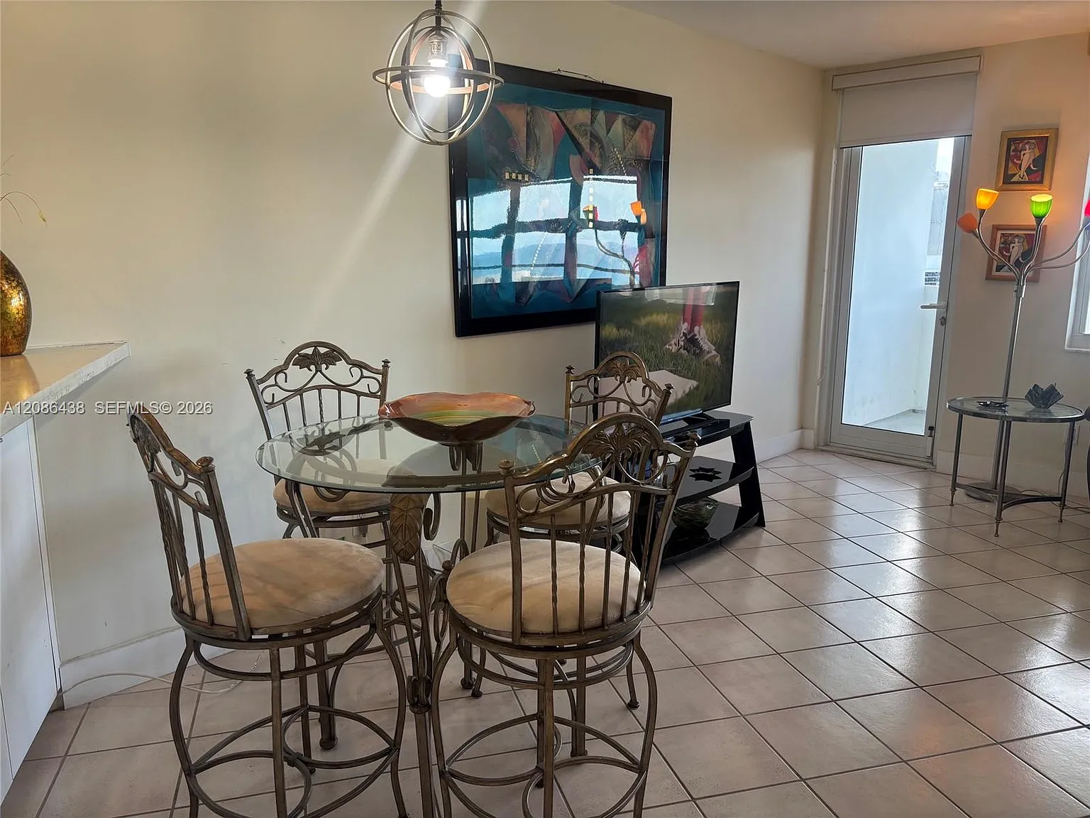 The Decoplage Condo — Photo 2